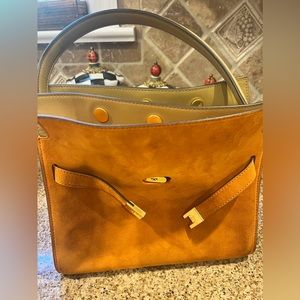 Tory Burch Lee Radzwill (small) tote bag. Excellent condition.
